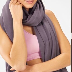 Fabletics Soft scarves